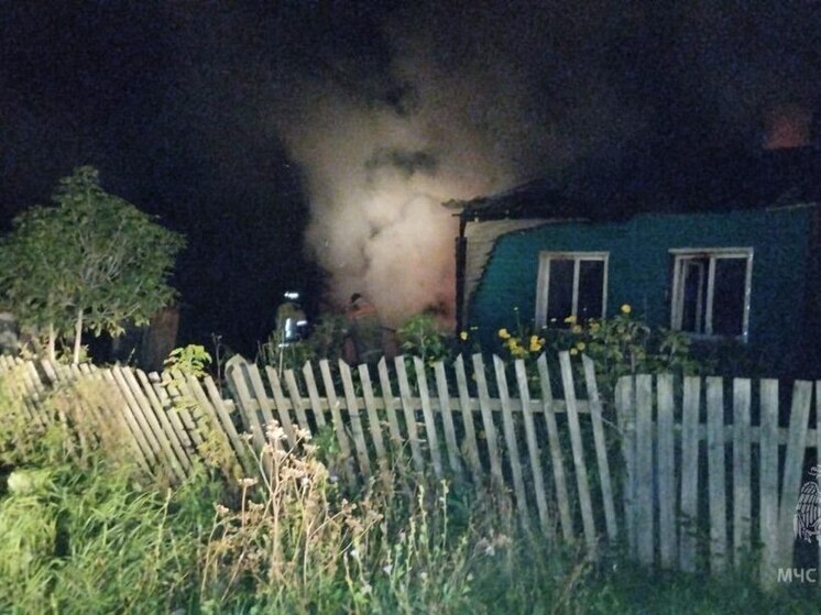 В Алтайском крае двое мужчин погибли при пожаре из-за неосторожного курения