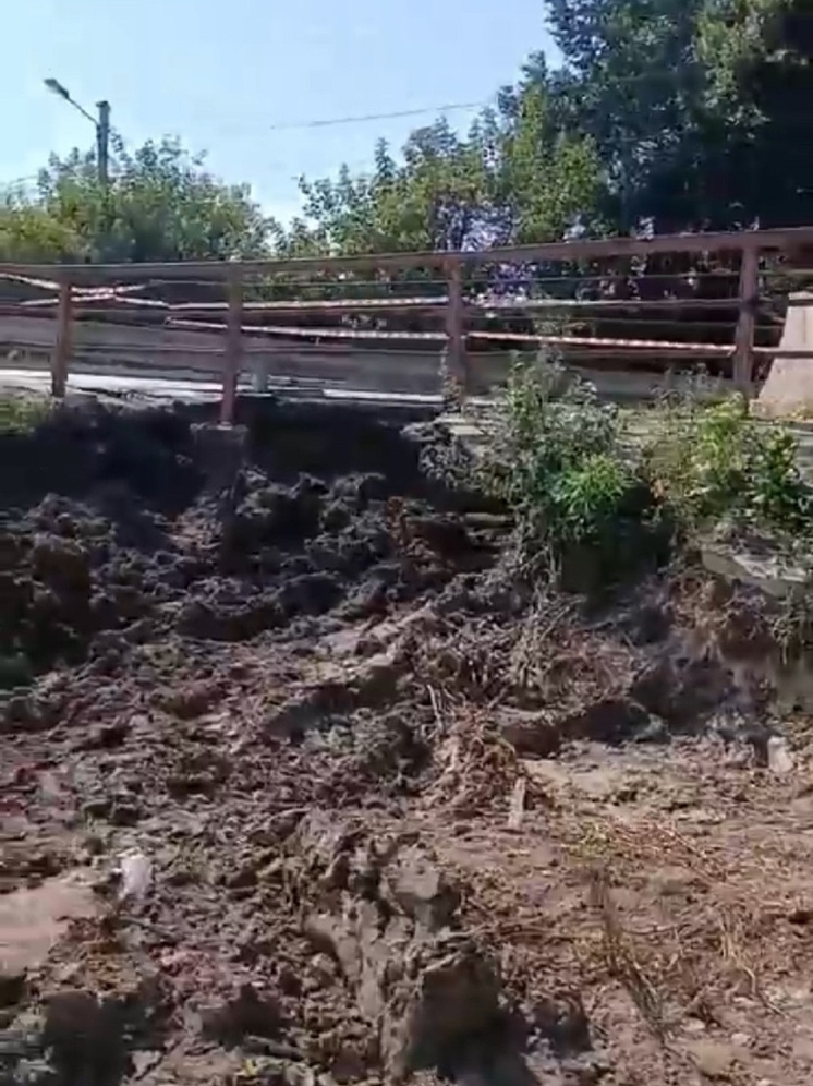 Во Мценске обвалилась часть моста
