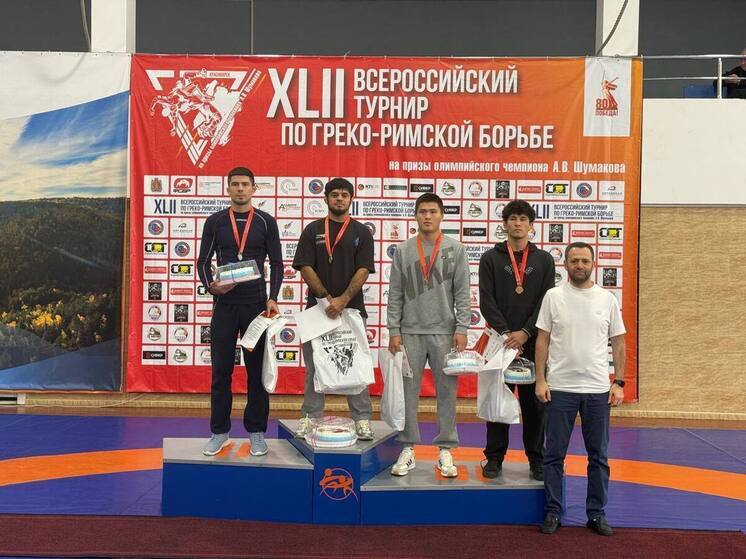 Борец из ЯНАО взял золото всероссийского турнира в Красноярске