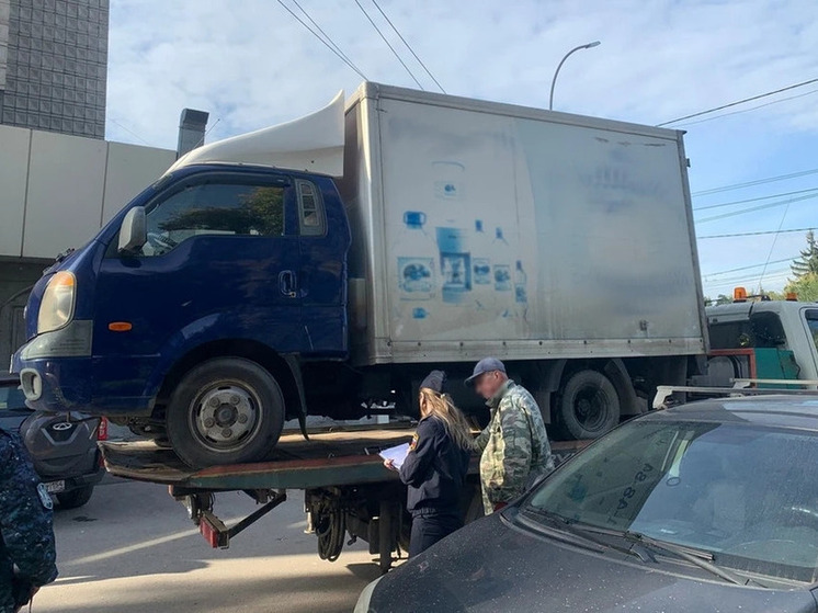 Новосибирец потерял грузовик из-за долга 143 тысячи