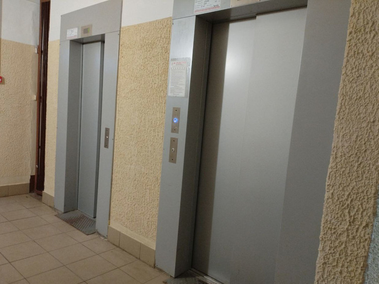 В Североморске суд наказал руководителя за отключение лифтов
