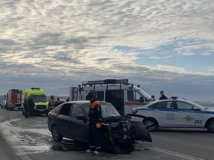 В массовой аварии на плотине в Челябинске пострадали 8 человек
