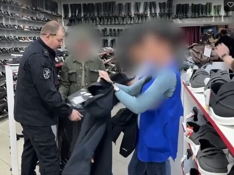 В Курской области из магазина изъяли более 300 комплектов контрафактной одежды