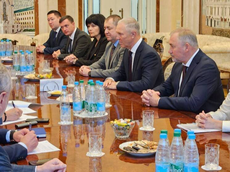 Глава Херсонской области Владимир Сальдо в Минске встретился с Чрезвычайным и Полномочным Послом России в Республике Беларусь Борисом Грызловым