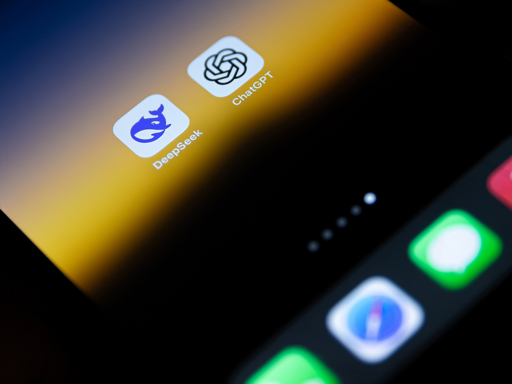 «Контур.Толк»: 59% москвичей используют ИИ для общения в рабочих чатах