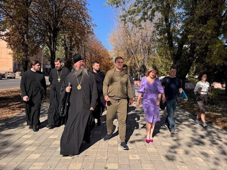 Виталий Хоценко и митрополит Дионисий посетили Стаханов в ЛНР с рабочим визитом