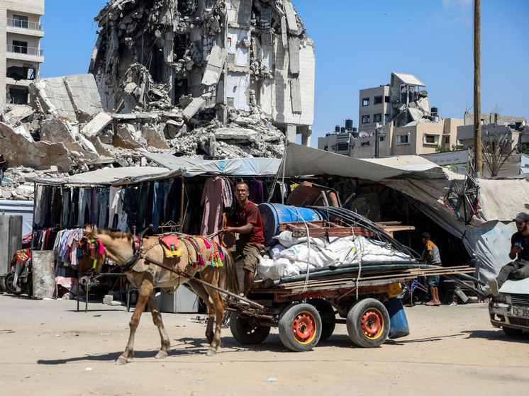 Армия Израиля нанесла удар по многоэтажному дому в Газе
