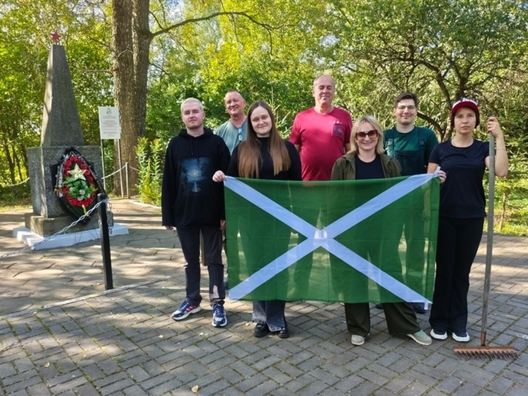 Смоленские таможенники привели в порядок воинскую могилу