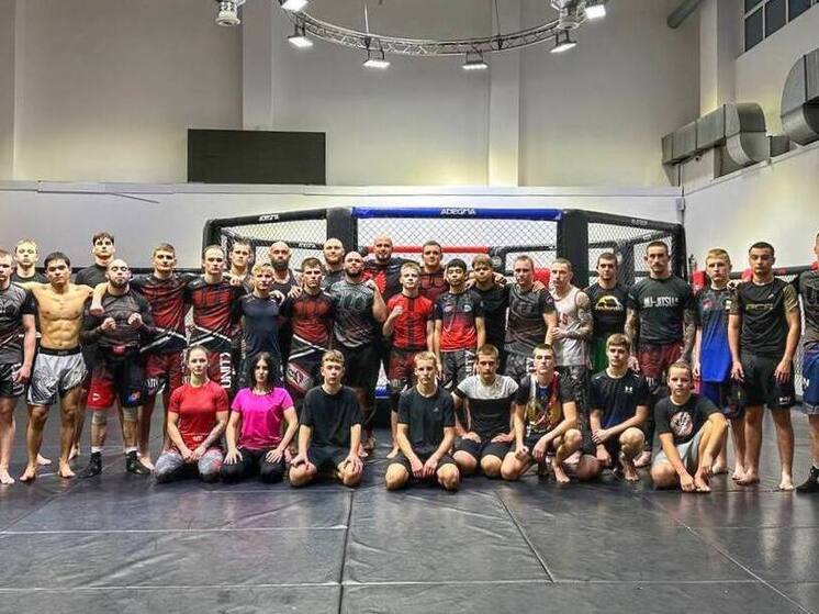 В новомосковском «Юнити» прошёл семинар по MMA с чемпионом Сергеем Билостенным