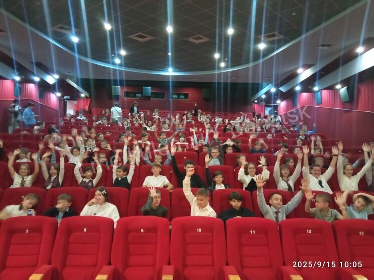 В Донецке возобновились патриотические кинопоказы для учащихся