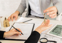 На российском рынке аренды жилья наступил высокий сезон, когда средние ставки приближаются к максимальным значениям