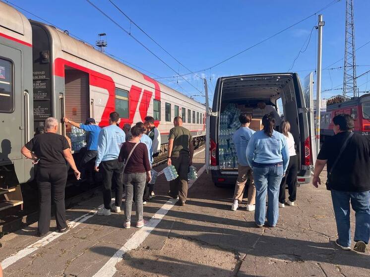 Студенты ОГУ помогли пассажирам задержавшихся поездов