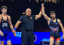 Российский борец вольного стиля, олимпийский чемпион Заур Угуев выиграл первую золотую медаль для отечественной сборной на чемпионате мира по спортивной борьбе, который проходит в хорватском Загребе