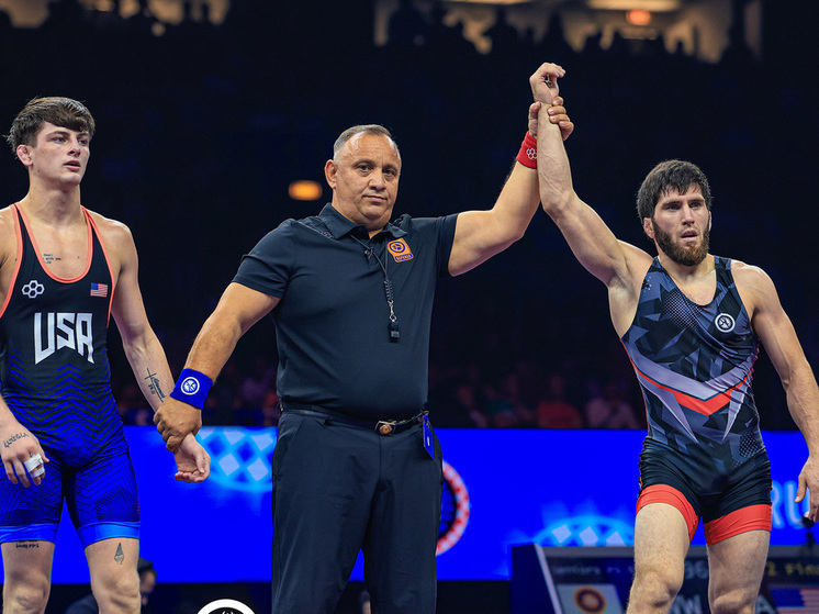 Российский борец вольного стиля, олимпийский чемпион Заур Угуев выиграл первую золотую медаль для отечественной сборной на чемпионате мира по спортивной борьбе, который проходит в хорватском Загребе