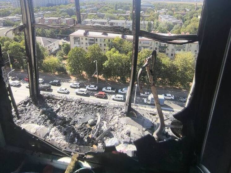 На Дзержинского в Краснодаре потушили загоревшийся балкон