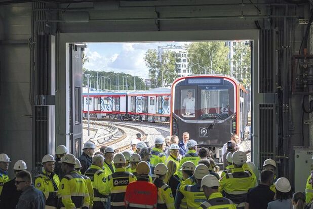 В День города открылись четыре станции метро