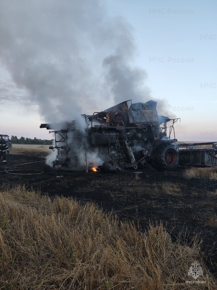 Вечером в Нижник Прысках тушили комбайн