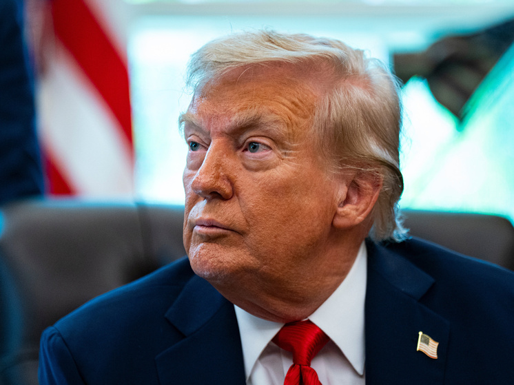 Дональд Трамп заявил в понедельник, что Соединенные Штаты нанесли удар по второму венесуэльскому судну и уничтожили трех предполагаемых террористов, которые, по его утверждению, перевозили наркотики
