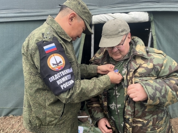 Главному поисковику Бурятии Владимиру Ефремову вручена медаль Следственного комитета России