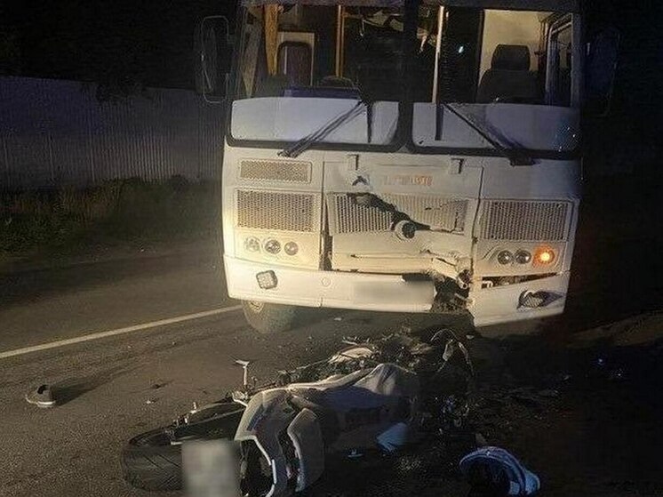 Автобус при развороте насмерть сбил мотоциклиста под Воронежем