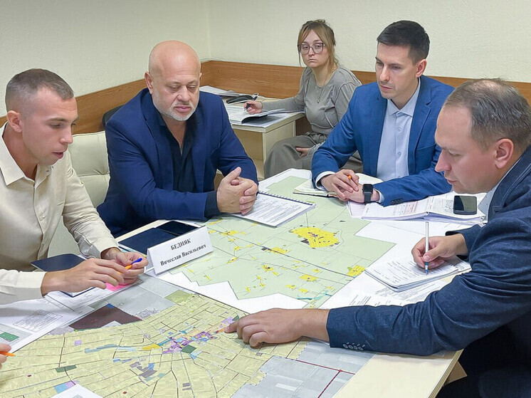 Представители Единого института пространственного планирования России провели переговоры с главой Михайловского округа Вячеславом Бедняком и руководителем отдела архитектуры и градостроительства администрации Дмитрием Волковым, обсудив прогресс в создании генерального плана муниципального образования