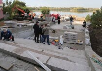 В Омске продолжаются работы по обновлению центрального пляжа «Центральный-2» и прилегающей улицы Короленко