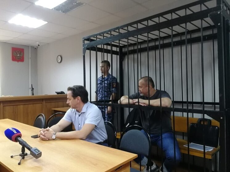В Волгограде экс-депутатам грозит 17 лет колонии за организацию автоподстав