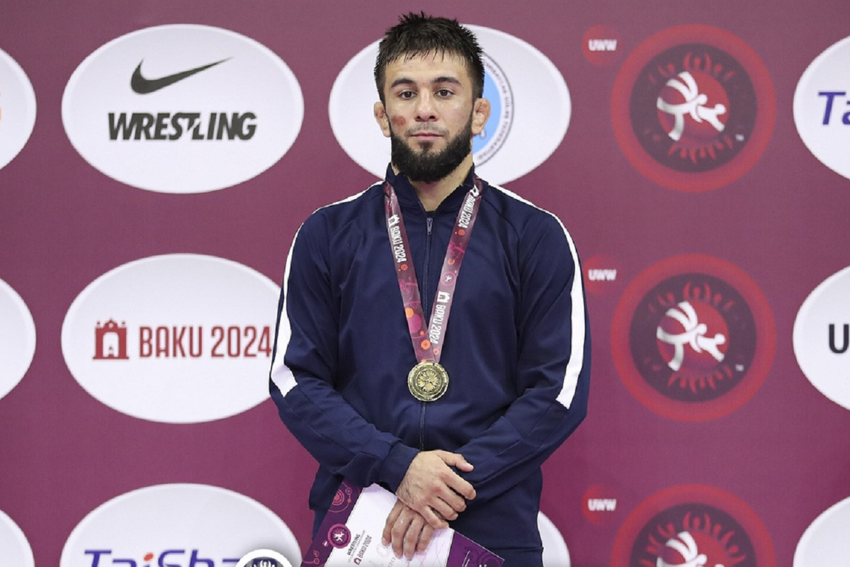 Россиянин Ибрагимов сразится за бронзу на чемпионате мира по борьбе