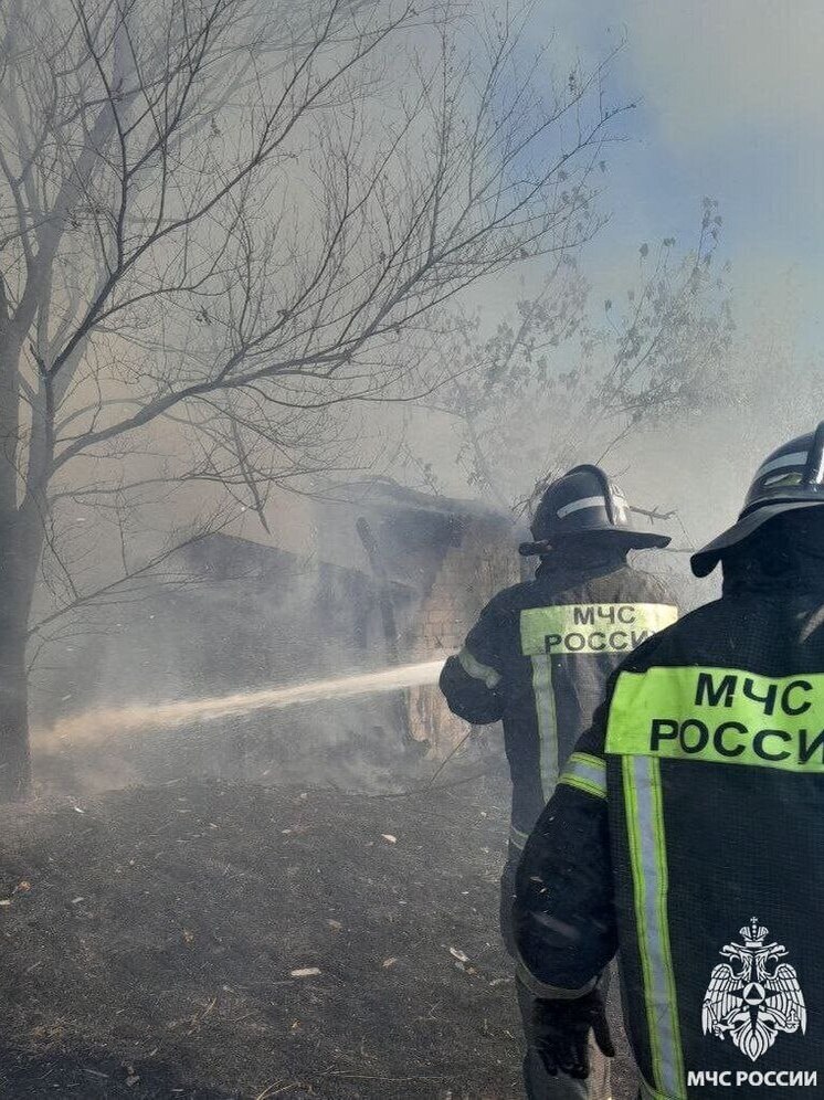 В Запорожье под Мелитополем загорелась сухая трава