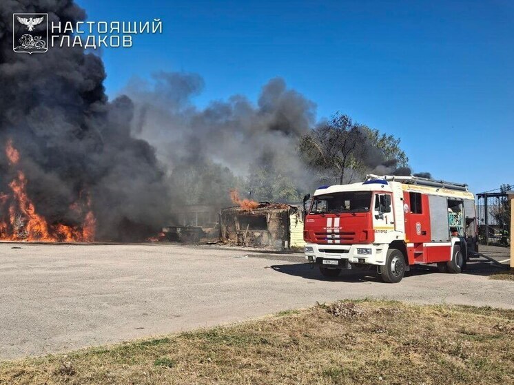 Машины и гаражи загорелись в Стрелецком после атаки БПЛА