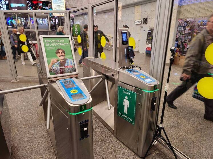В метро Петербурга проверили оплату проезда лицом