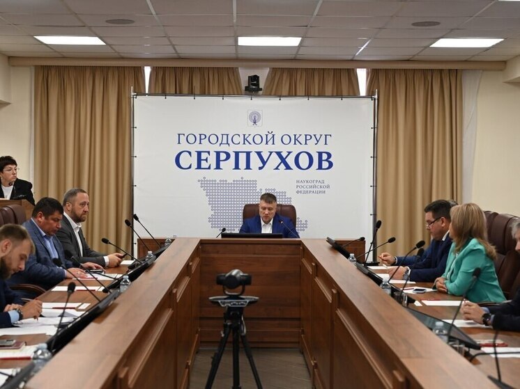 На оперативном совещании в Серпухове обсудили вопрос обеспечения жильём детей-сирот и новый творческий сезон