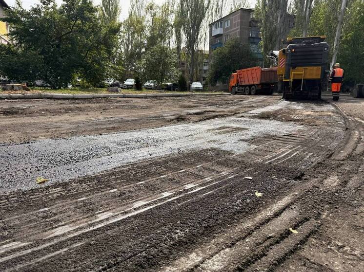 В Шахтерске приступили к восстановлению дорог во дворах