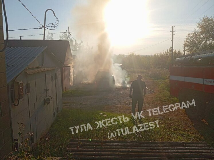 В поселке Шатск Тульской области полностью выгорел автомобиль