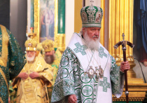 "Братья мои, я прошу вас совершать молитвы... за власти и начальствующих... Появилась в последнее время такая тревожная, страшная, даже сказать можно, тенденция: осуждают всех и вся". Разошедшаяся по Сети свежая проповедь протоиерея Кирилла Иванова мало кого - ну, из слышавших ее - оставила равнодушным. Но публичная реакция свидетельствует о том, что "своевременные мысли" священника не до конца поняты общественностью. Или, вернее, недостаточно внимательно выслушаны.