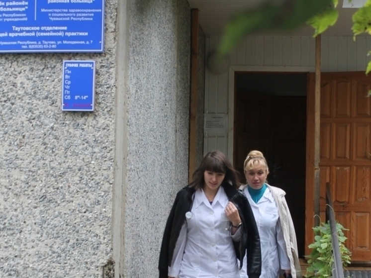 Свыше 8300 медиков Чувашии получают специальные надбавки