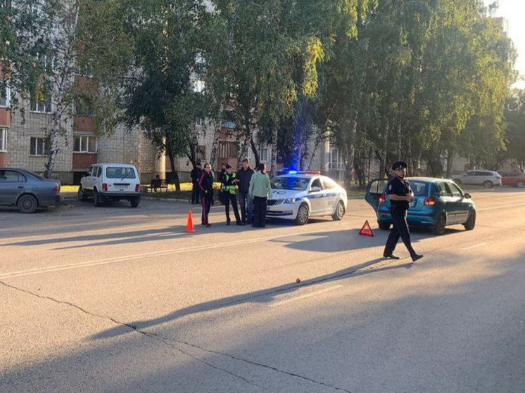 Пожилой водитель в Новоалтайске сбил женщину с ребенком. Возбуждено уголовное дело
