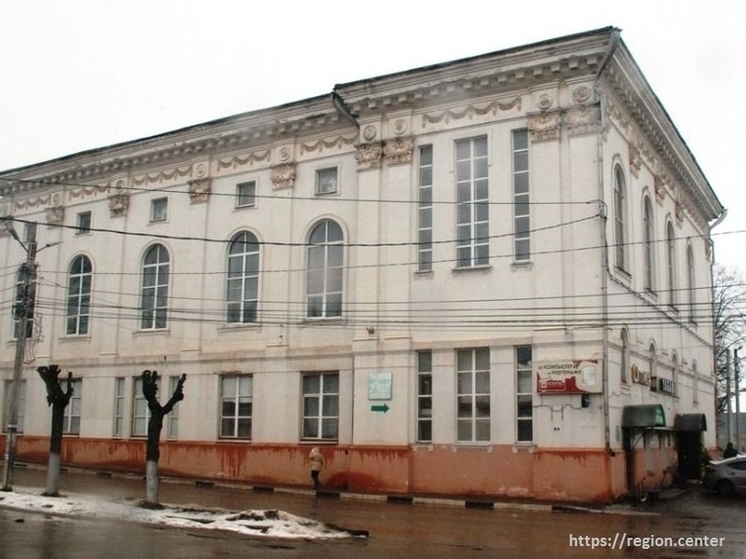 На клуб Красильщиковых в Родниках по суду демонтируют рекламу