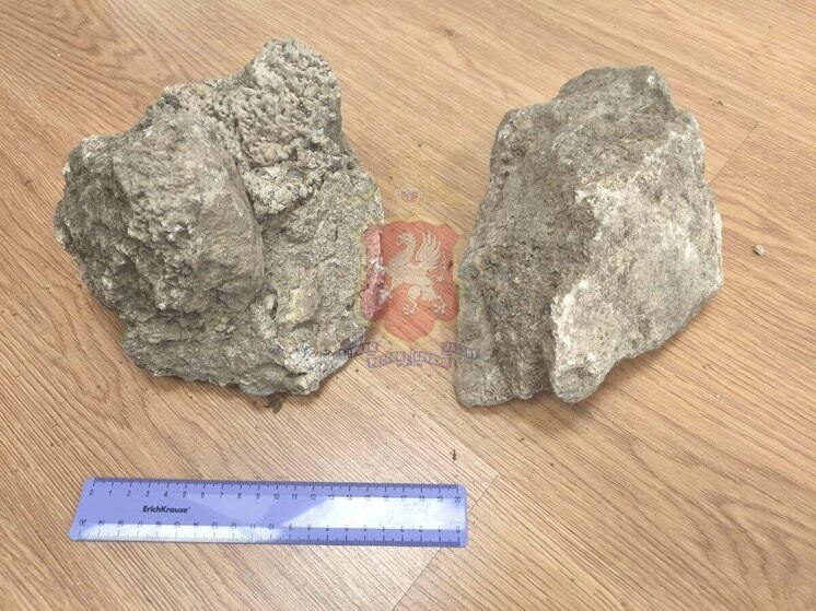 Севастополец разбил соседскую машину камнем из окна