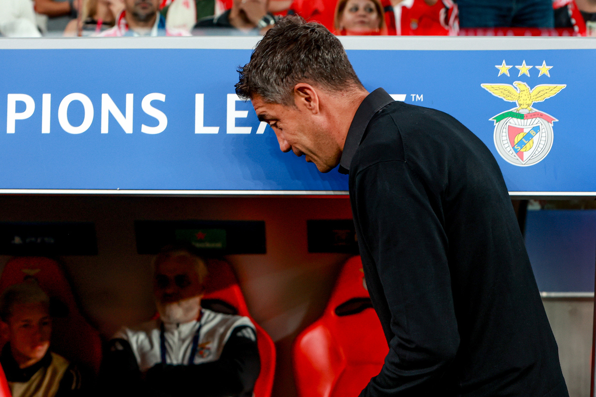 «Бенфика» уволила Бруну Лаже после сенсационного поражения от «Карабаха» в Лиге чемпионов