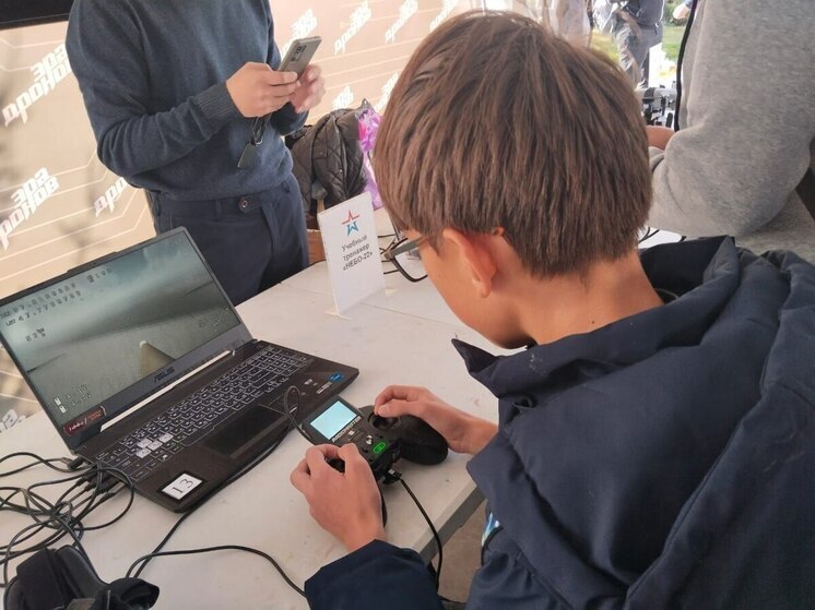 Школьники из Серпухова посетили фестиваль пилотирования FPV-дронов