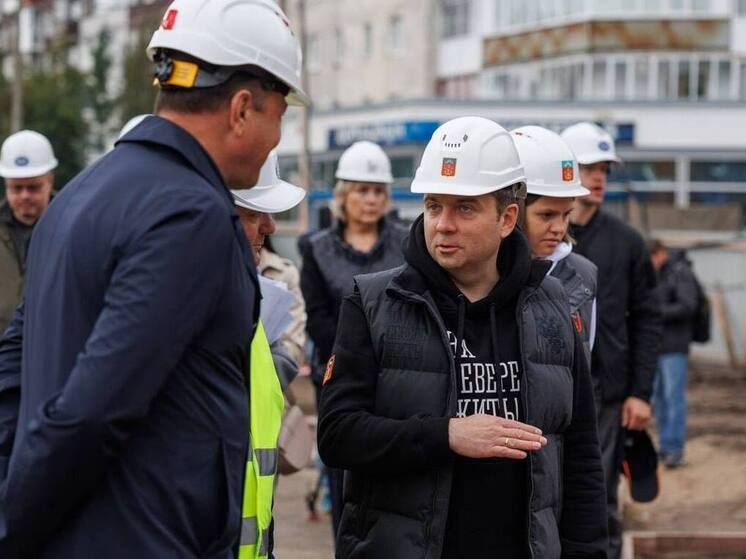 Андрей Чибис проверил ход строительства спортивных объектов и храма в Мурманске