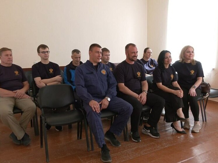 Медицинский спецназ Федерального медико-биологического агентства России обследует жителей Донбасса