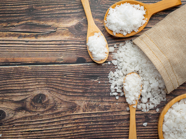 Newsweek: учёные объяснили, как частое потребление соли вызывает потерю слуха