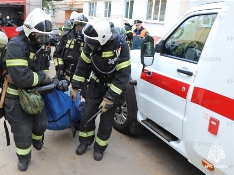 В Орловской области сотрудники МЧС 3 раза за сутки помогли донести пациентов до машин СМП