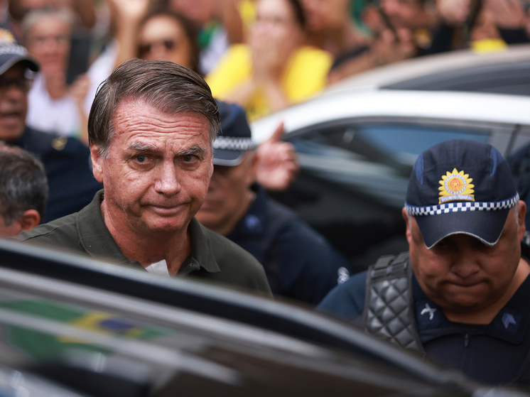 Осужденный на 27 лет экс-президент Бразилии Болсонару второй раз госпитализирован