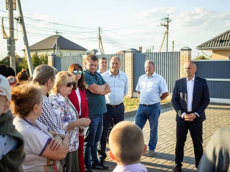 Жители улицы Мостовой в Курске пожаловались губернатору на убитую дорогу