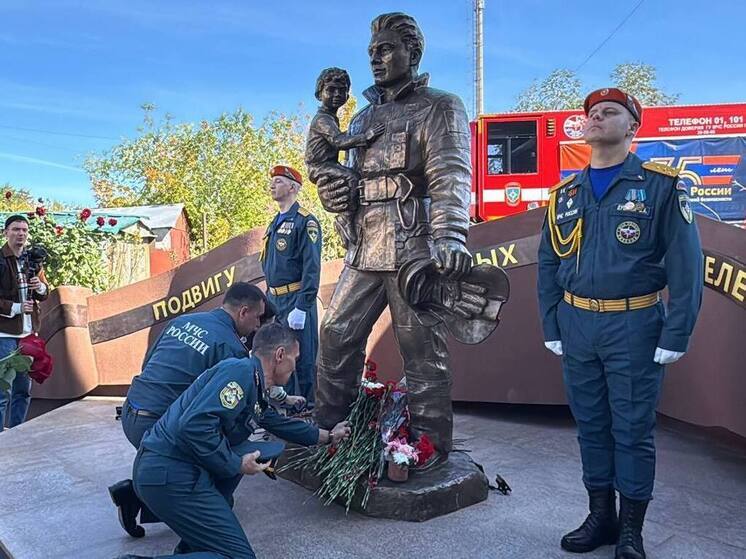 В Улан-Удэ открыли памятник пожарным и спасателям