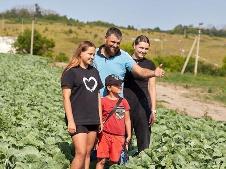 Олег Башкатов занимается выращиванием овощей не только ради прибыли, но и чтобы помочь обеспечить продовольственную безопасность страны