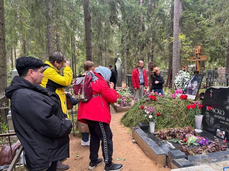 На поминки к Ивану Краско приехали актеры труппы театра и его племянник
